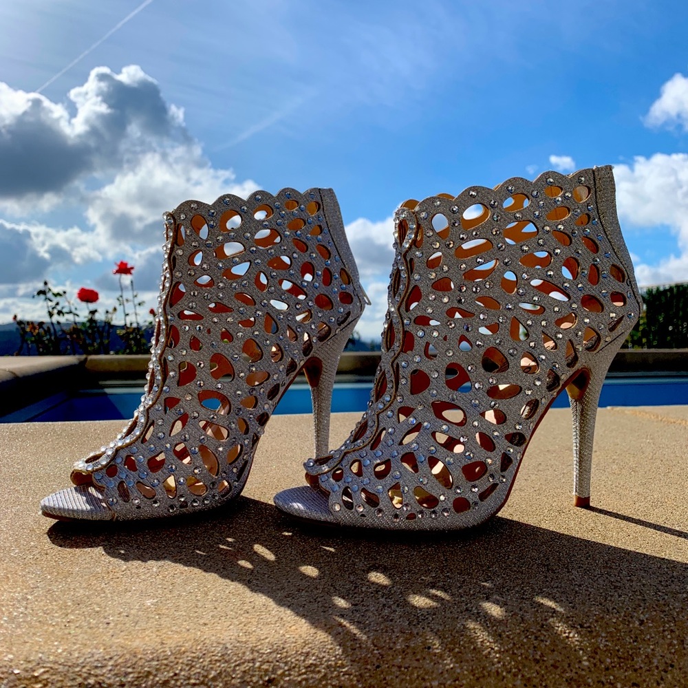 ZigiSoho Glittery open toe booties